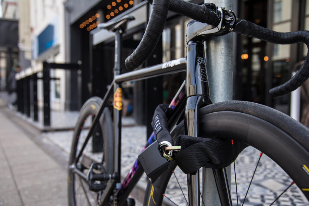 Bike locking clearance chain