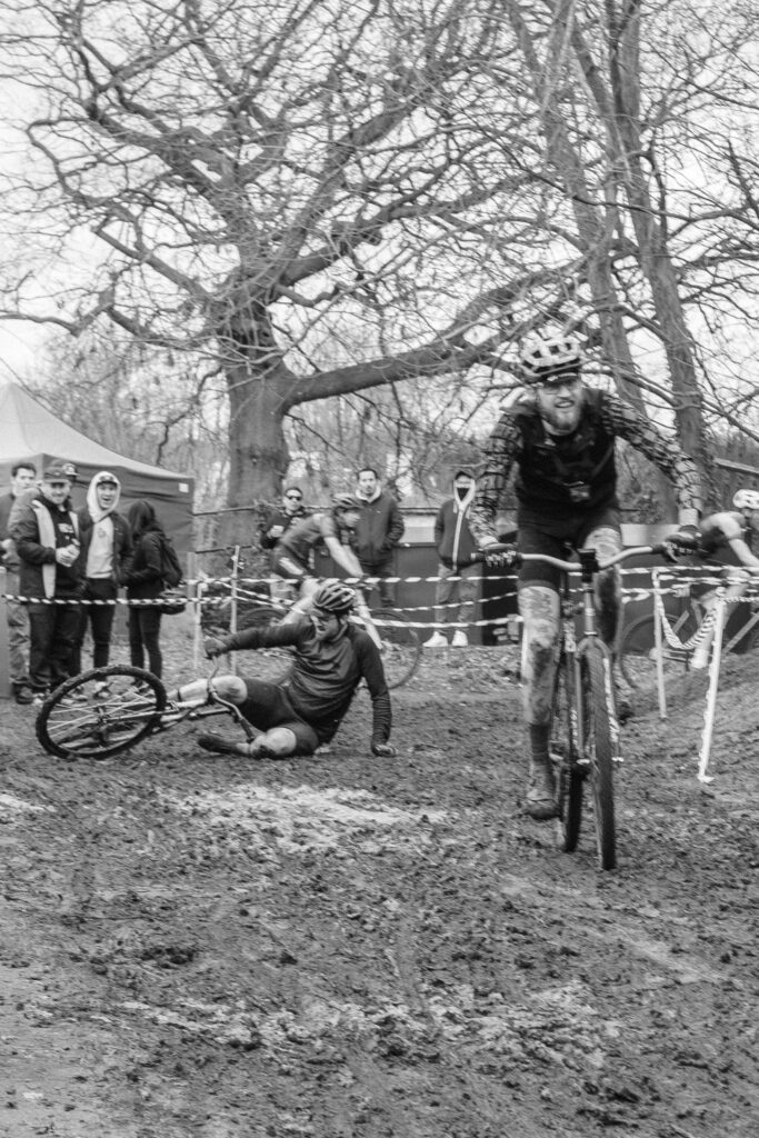 Fixed Gear bike race in the mud 